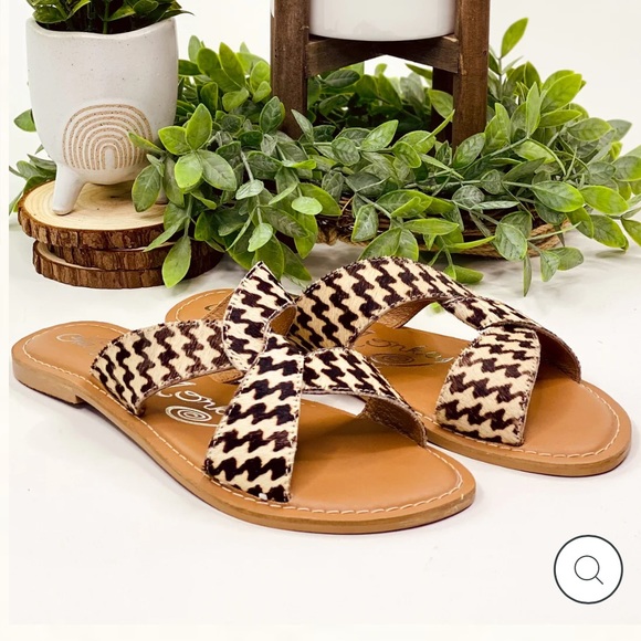 NWOB Naughty Monkey Conga Sandal Cream/Black - Picture 5 of 8